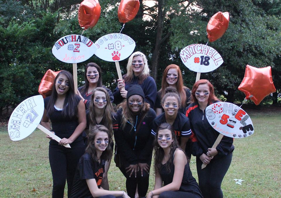 THS Varsity Sideline Cheerleaders and Signs