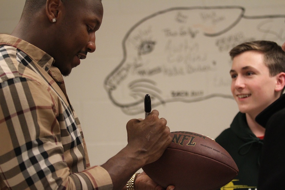 Taliaferro signs ball